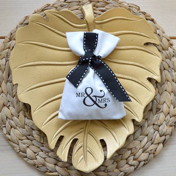 Μπομπονιέρα Γάμου βαμβακερό πουγκί με τύπωμα Mr & Mrs