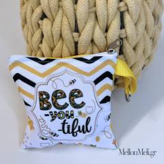 BEE-you-TIFUL Μπομπονιέρα Βάπτισης Πορτοφόλι Μελισσούλα